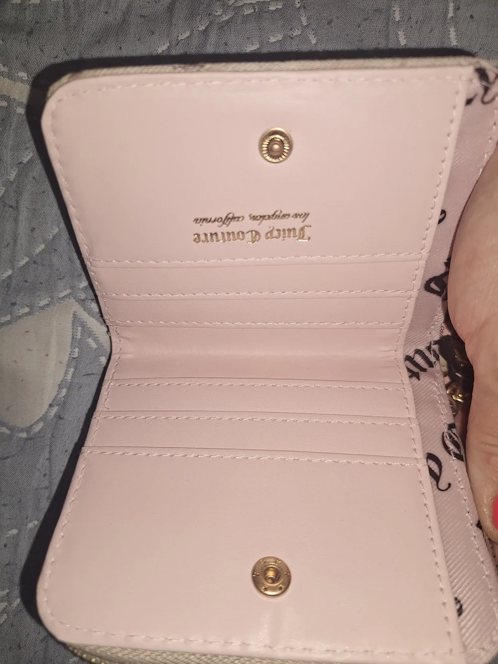 EXCLUSIVE Juicy Couture Beige Pink Logo Zip Wallet with Gold Chain